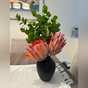 Gorgeous Faux Flower Arrangement in Black pot. 21” tall.